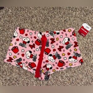 NWT women's size large Peanuts Pink Snoopy Pajama Bottoms sleep shorts